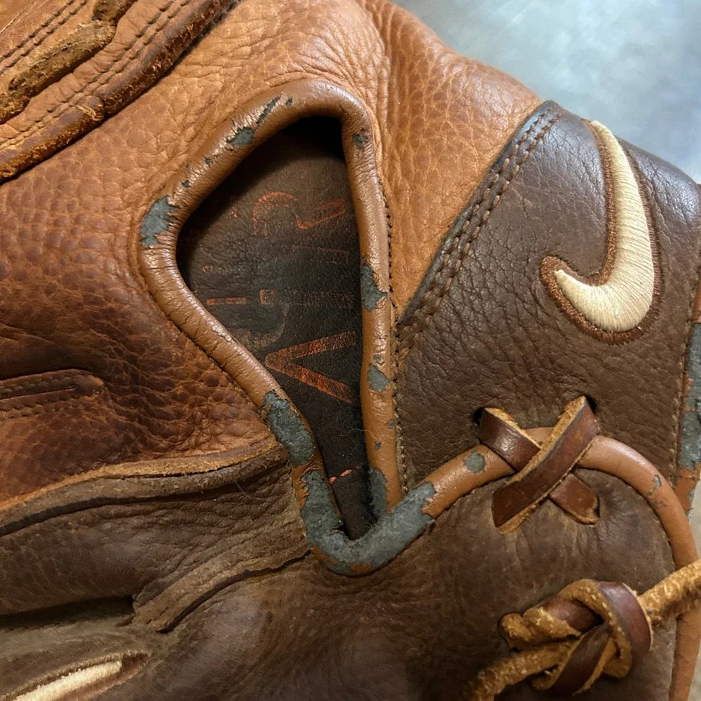RARE Nike Air Show Elite Fully Broken In 33.5 Baseball Catchers Mitt Left RHT